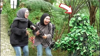 Scream and run and laugh until you faint..!! Bushman prank super fun