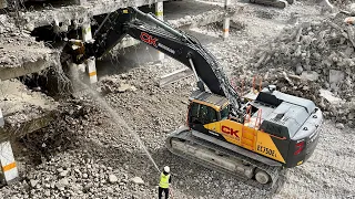 Volvo EC750EL vs. Parkhaus