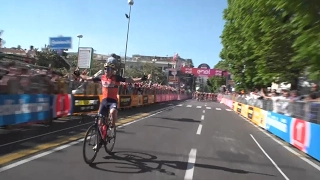 Cyclist celebrates Giro d'Italia 'stage win' one lap early – video