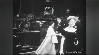 Encuentro entre la Reina Isabel II de Inglaterra y Marilyn Monroe el 15 de Febrero de 1956