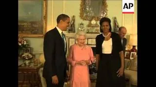 Obama and other G-20 leaders arrive at Buckingham Palace, meet Queen