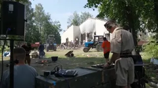 Volunteers in Ukraine organise 'rave' clean-up parties