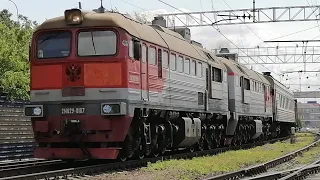Тепловоз 2М62У-0107 с хозяйственным поездом.