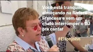 Elton John surpreende em restaurante na França