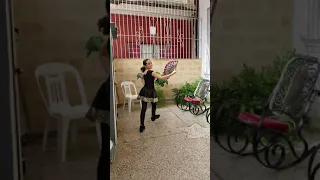 Cuba bella♥️:Disfruta bailando a lo cubano "hace calor en La Habana".