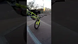 Жёстко упал на бмх в скейт парке #shorts #bmx #бмх #crash #dimabar #bmxstreet #bmxlife