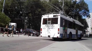 Троллейбус ездит по городу. Видео для детей