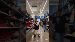 Even customers at Walmart know how to dance! 😱#cameronfromwalmart#walmartnewyeardance