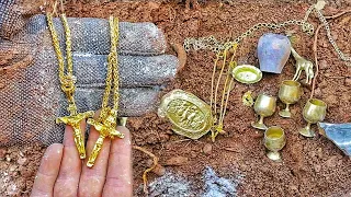 Treasure Hunter / Treasure Hunting By Metal Detector