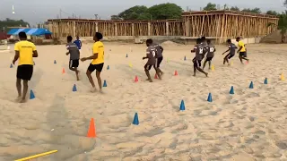 PLAY LIKE A PRO. BEACH WORKOUT #playlikeapro #playlikeaprofa #playlikeaprofootballacademy