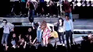 Demi Lovato & Cast of Camp Rock 2- 2010 Tour- It's On