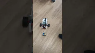 Lego EV3 Mindstorm. Ультразвуковой датчик и моторы.