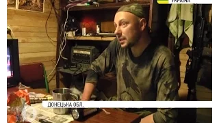 На териконах біля Докучаєвська: бійці АТО і оборону тримають, і за збірну України вболівають