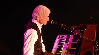 Dennis DeYoung of Styx singing "Lady"   Greensburg, Pa 10/19/2018 Grand Illusion 40th tour