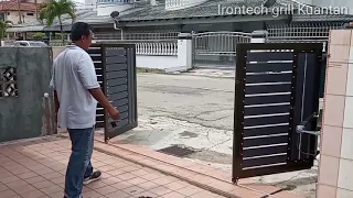 Folding gate with automatic motor