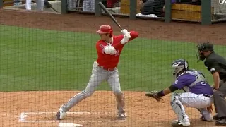 It's SHOTIME! Shohei Ohtani goes deep AGAIN! (His swing is ready for the season)