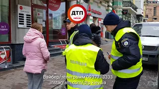 ДТП КИЕВ 01.01.2018 Льва Толстого Киа в Акура,,Хюндай, Фольксваген, деревья и остановку. Фен?