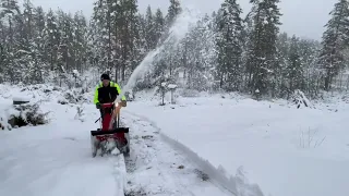 Honda HS622 blowing snow