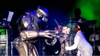 Basement Jaxx - Plug It In (V Festival 2007 Live)