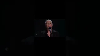 Annie Lennox pede cessar fogo em Gaza durante o Grammy