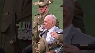 103-year-old WWII veteran Arthur Leggett recites the Ode of Remembrance ❤️ #anzacday #lestweforget