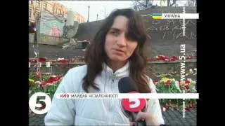 Ранок на #Євромайдан: Люди вшановують загиблих