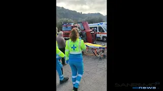 Dolceacqua, auto finisce fuori strada durante una manovra 'a spinta': si alza in volo l'elisoccorso