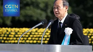 Yoshihide Suga asiste a la ceremonia de conmemoración del ataque atómico