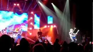 'In The Air Tonight' - Daughtry with Brad Arnold of 3 Doors Down