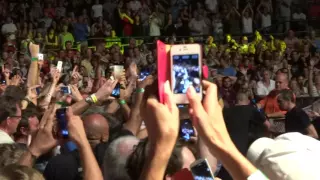 2014-01-26 - Bruce Springsteen - Cape Town Bellville Velodrome - Darlington County - Close up