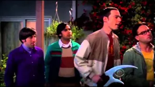 The Big Bang Theory - Penny Kicks A Hacker In The Balls