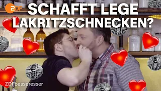 Lakritz Love: Sebastian wickelt Flo mit Lakritzschnecken um den Finger