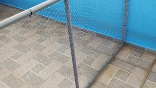 portão para cachorro, feito de cano de PVC super prático.