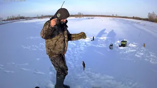 ОКУНЬ В ФЕВРАЛЕ.РЫБАЛКА В ГЛУХОЗИМЬЕ2021.окунь на мормышку