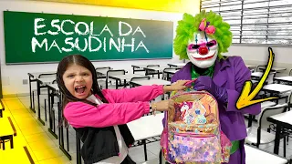 ★ CORINGA REVISTOU MINHA MOCHILA DA ESCOLA ★