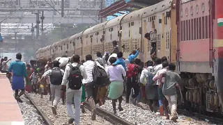 HUGE CROWD of Passengers RACES to catch the TRAIN | Indian Railways