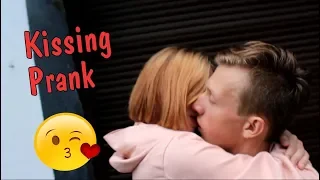 Kissing Prank: РАЗВОД НА ПОЦЕЛУЙ. КАК ПОЦЕЛОВАТЬ ЛЮБУЮ ДЕВУШКУ | ТАНЦЫ | Sweet kiss