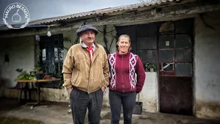 Familia CAMPERA y sus 30 Perros VIVEN en este Paraje RURAL de 100 Personas ||Tienen una Gran RIQUEZA