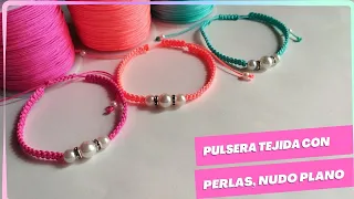 cómo hacer una pulsera tejida con perlas y nudo plano