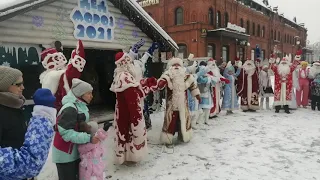 Деды Морозы Пензенской области зажгли на площади Ленина