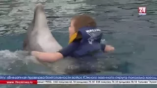 В Крыму лечат детей даже дельфины