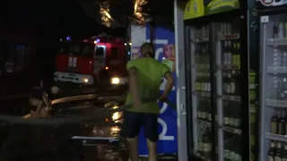 Ночной пожар в Коблево. Горят торговые павильоны