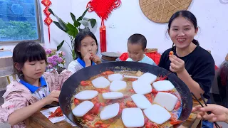 My daughters wanted to eat crayfish,so I made a big pot and it was so delicious.