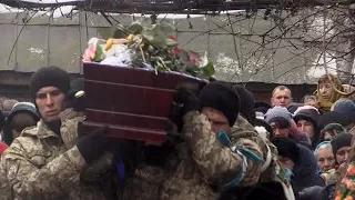 У Житомирській області поховали десантника Дмитра Литвинчука, який загинув від кулі снайпера