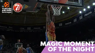 7DAYS Magic Moment of the Night: Harper skies for the huge dunk!