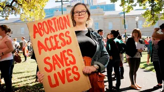 Louisiana judge temporarily blocks state's abortion ban