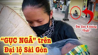 Xót xa cảnh người mẹ đơn thân “liều mình” ôm bé 5 tháng mình trần xin cơm giữa đại dịch SG.