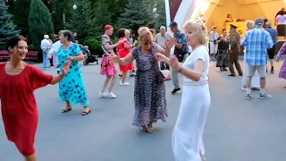 А я баба молода Танцы в парке Горького Харьков Август 2021