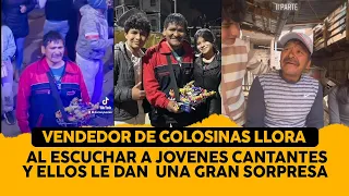 Vendedor de dulces llora al escuchar a Jovenes y ellos le dan una gran sorpresa.