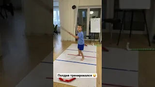 Кирилл подбрасывает шайбу и ловит через виток / hockey / хоккей / KiFill